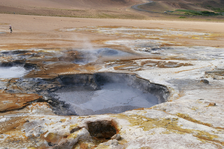N&aacute;maskarð Boiling Sulfuric Mud Springs and Steam Vents