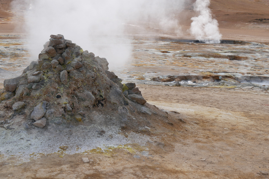 NamasN&aacute;maskarð Boiling Sulfuric Mud Springs and Steam Vents
