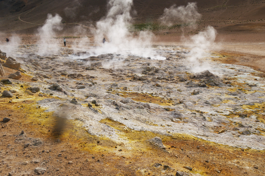N&aacute;maskarð Boiling Sulfuric Mud Springs and Steam Vents