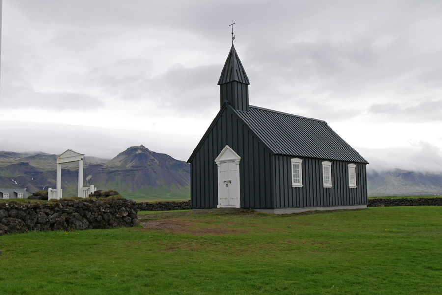B&uacute;ðakirkja (Black Church of B&uacute;ðir)
