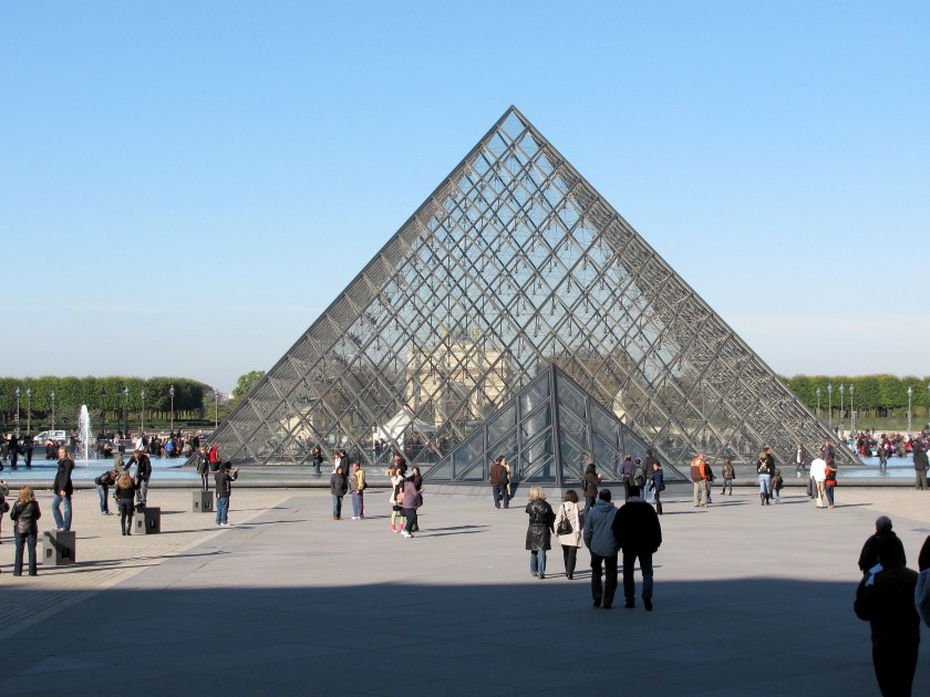Courtyard Pyramid, Mus&eacute;e du Louvre