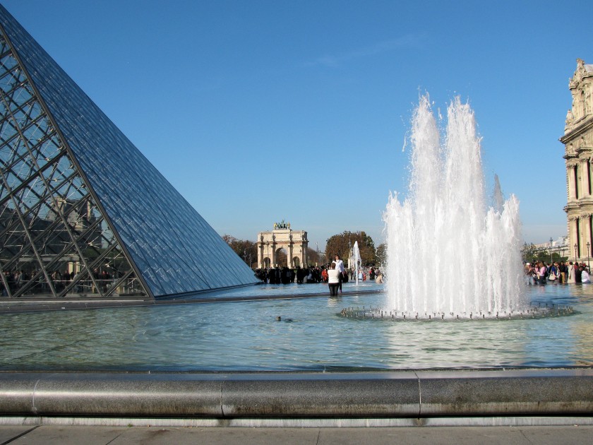 Courtyard Pyramid and Fountain, Mus&eacute;e du Louvre