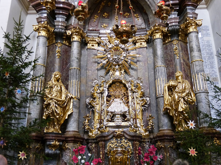 Infant of Prague Statue, Church of Our Lady Victorious in Mal&aacute; Strana
