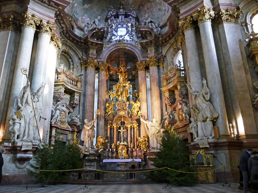 Altar, Church of St. Nicholas (Mal&aacute; Strana)