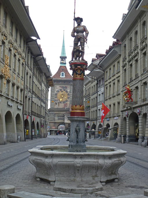 Sch&uuml;tzenbrunnen (Marksman Fountain) and Clock