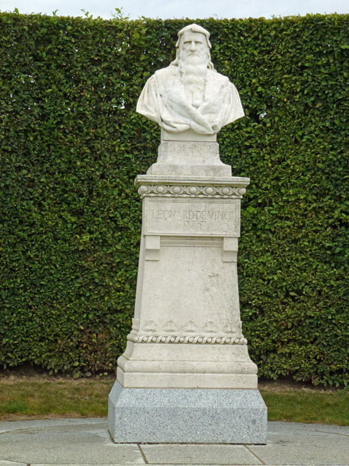 Bust of Leonardo da Vinci, Ch&acirc;teau d'Amboise Gardens