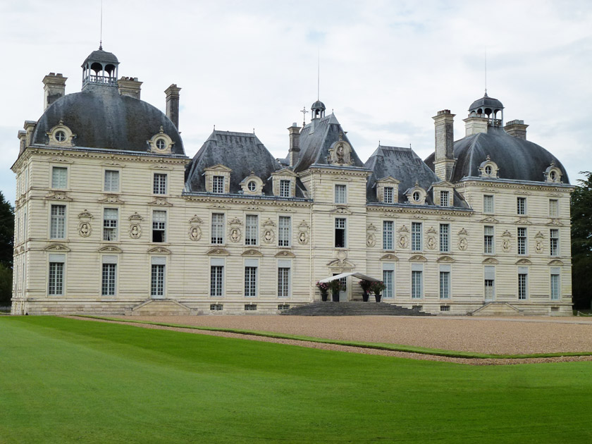Ch&acirc;teau Cheverny, Exterior