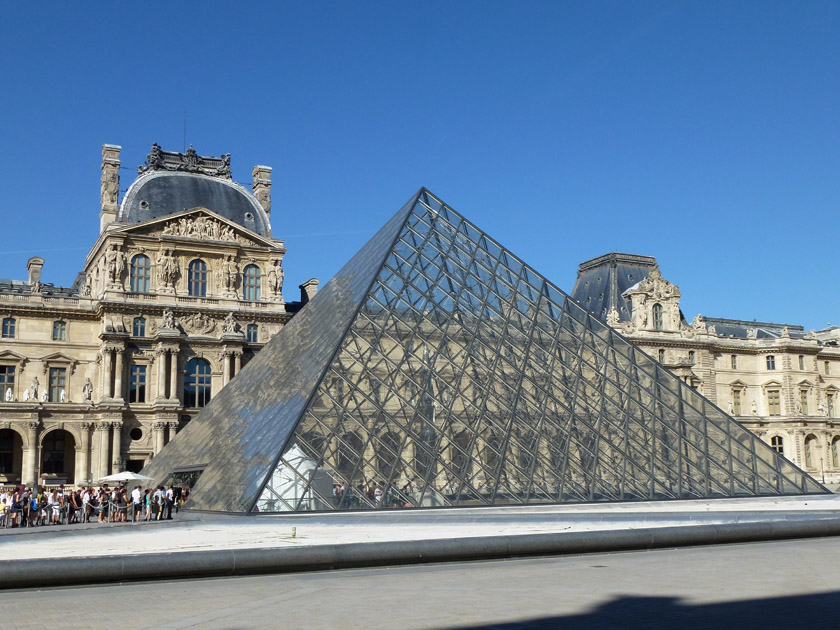 Mus&eacute;e du Louvre Glass Pyramid