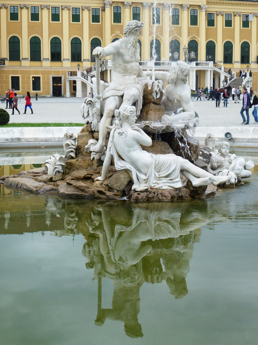 Sch&ouml;nbrunn Palace Fountain