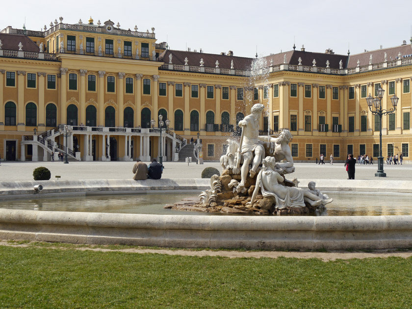 Sch&ouml;nbrunn Palace Fountain