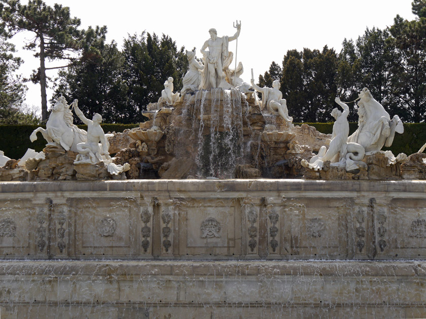 Sch&ouml;nbrunn Palace Neptune Fountain